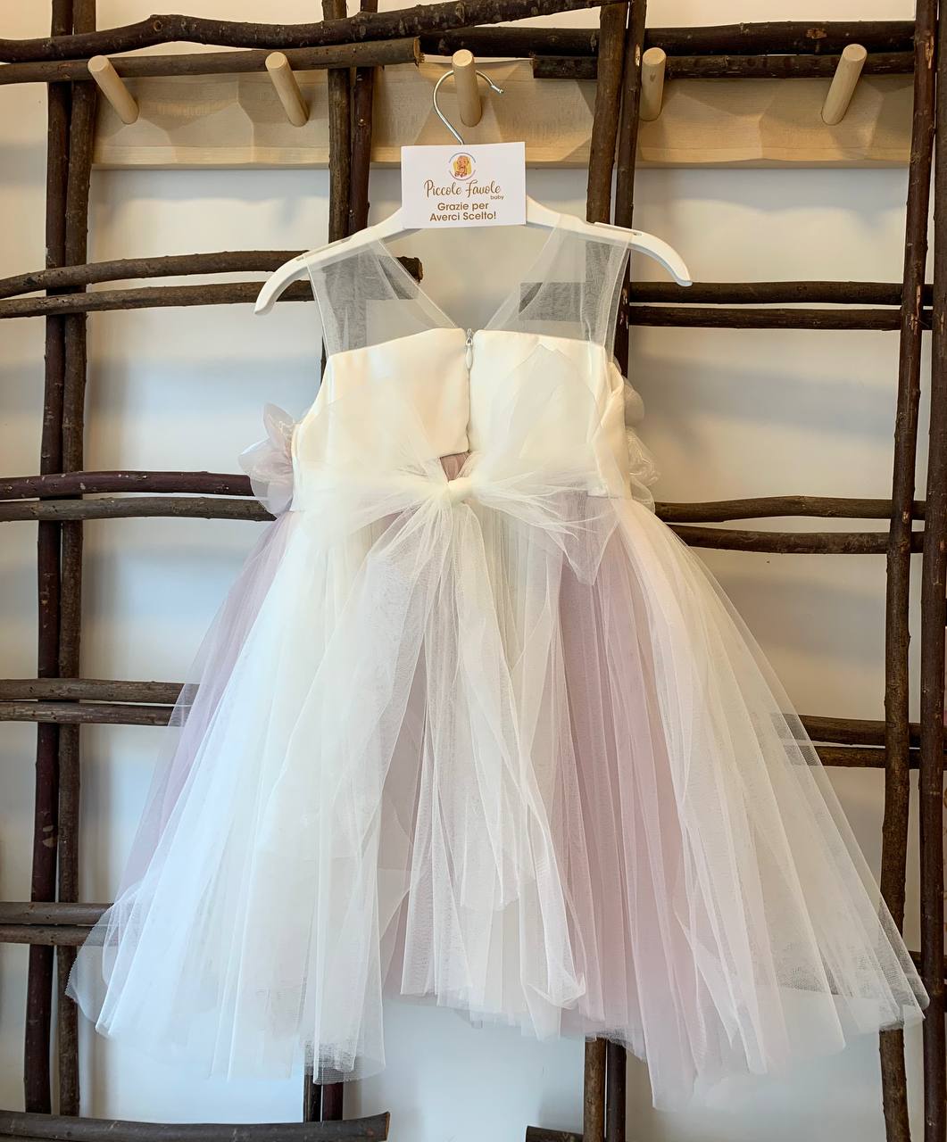 ABITO DAMINA CON FIORI A RILIEVO LILLA