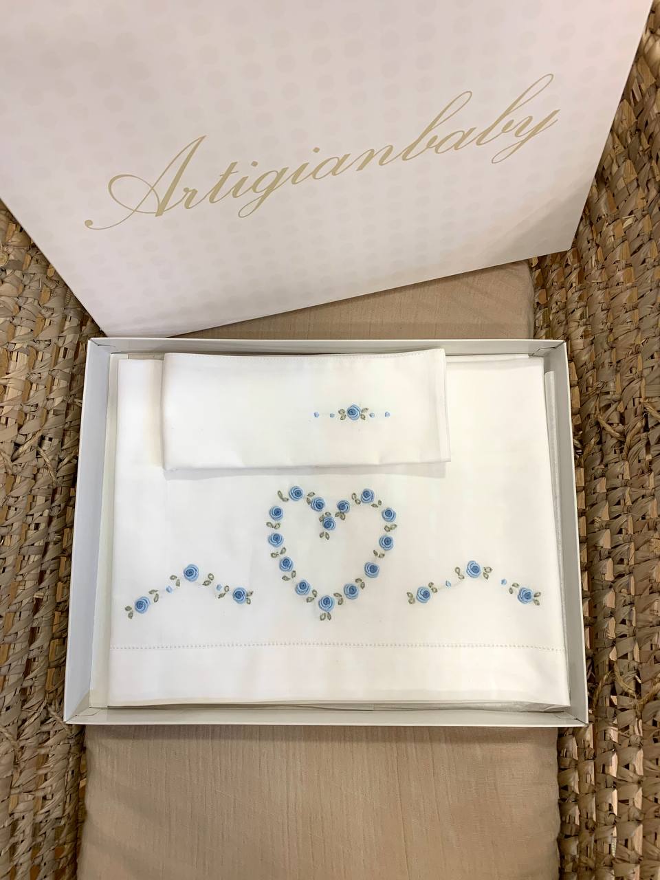 LENZUOLINO CUORE DI FIORI ARTIGIANBABY BIANCO-AZZURRO