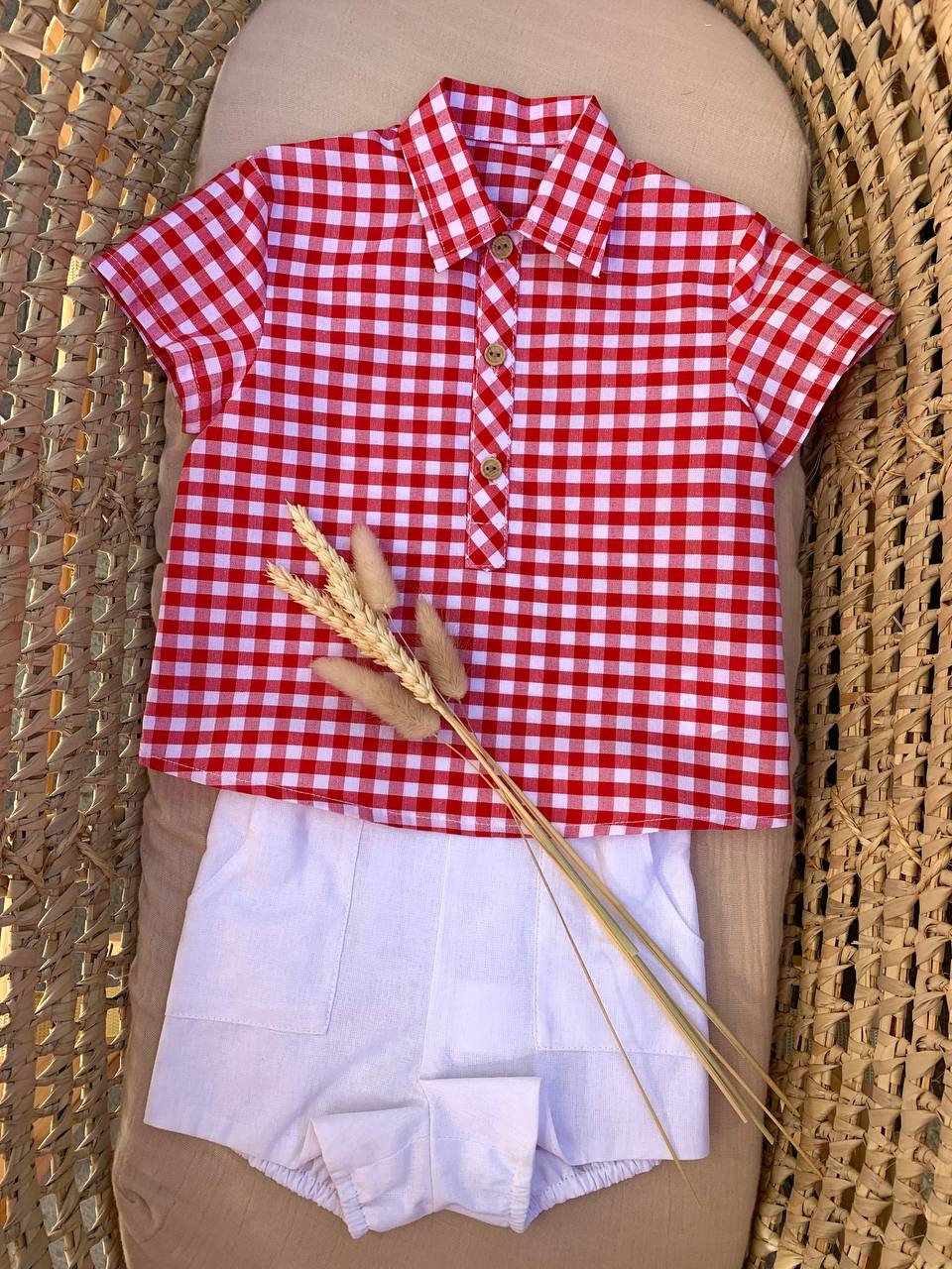 COMPLETO CAMICIA A QUADRI ROSSO CON SHORTS BIANCO DEL SUR