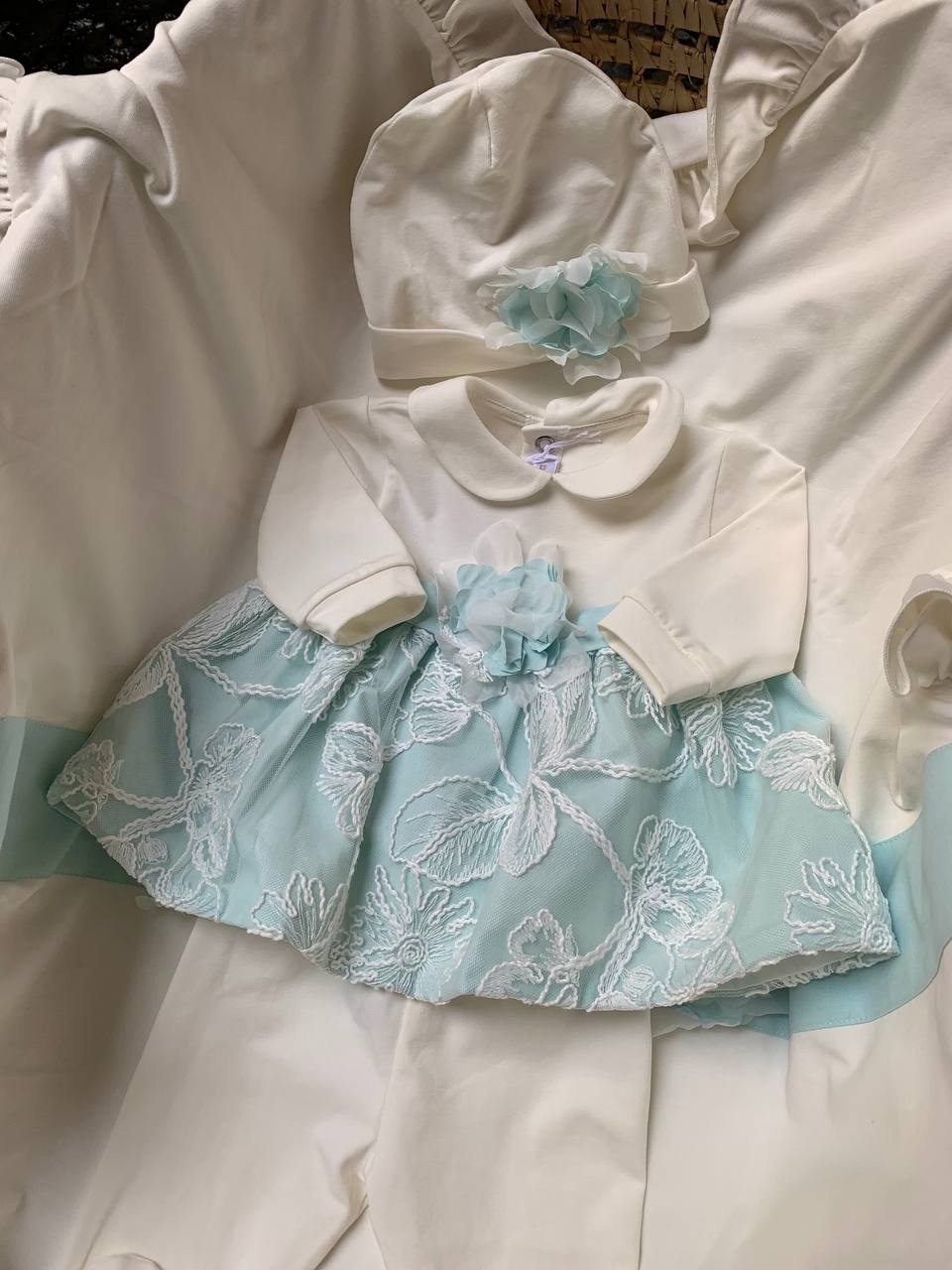 COORDINATO IN COTONE RICAMATO PANNA E VERDE TIFFANY TETO E TATTA