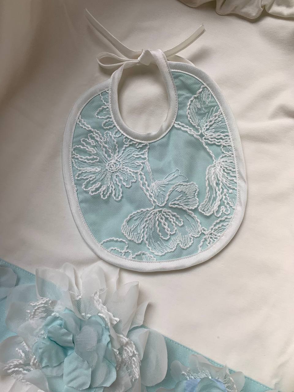 BAVETTA RICAMATA PANNA E VERDE TIFFANY TETO E TATTA