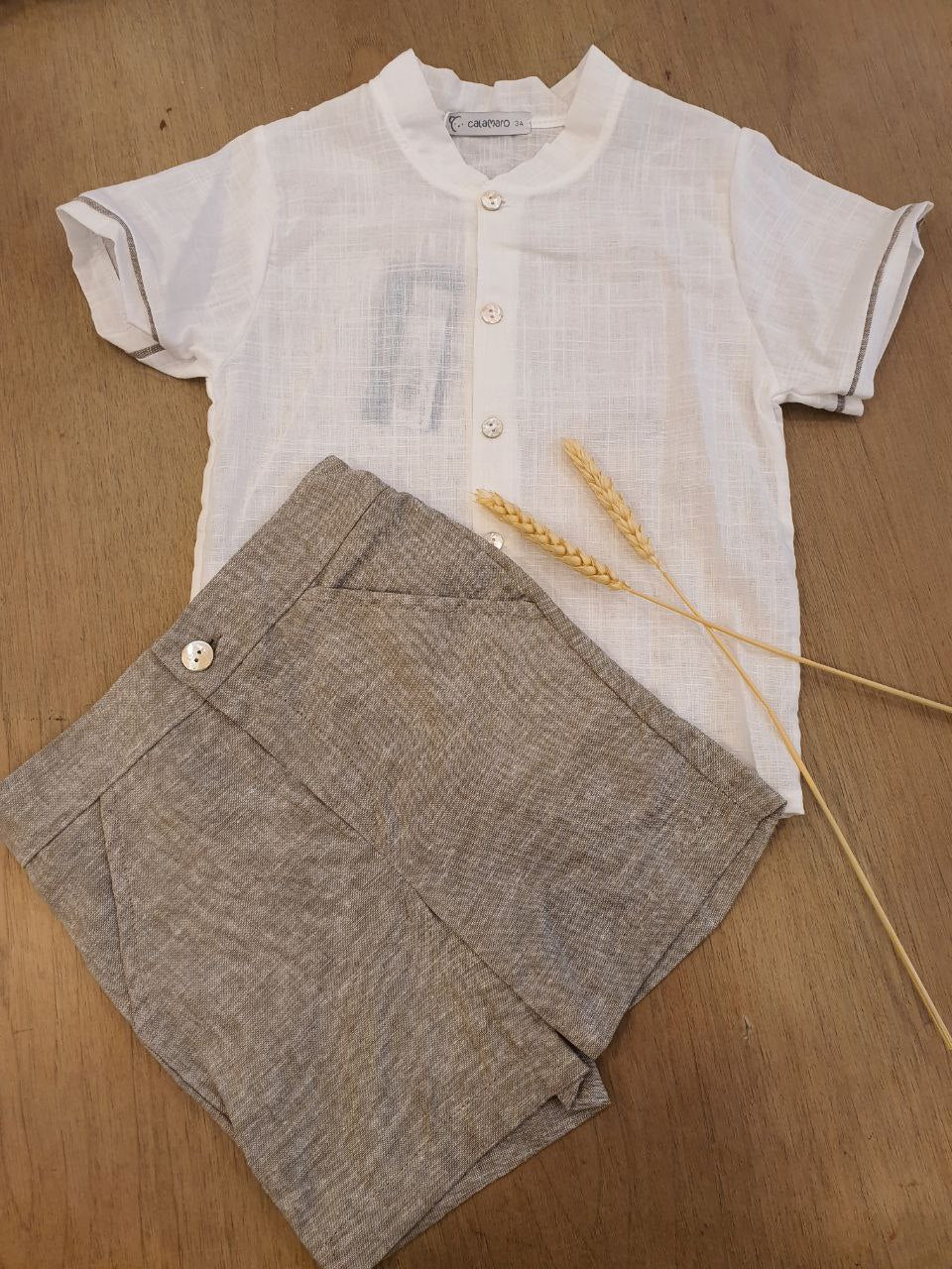 COMPLETO CAMICIA BIANCA E SHORTS VERDE CALAMARO