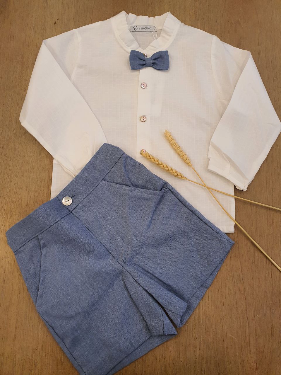 COMPLETO CAMICIA BIANCA CON PAPILLON E SHORTS BLU