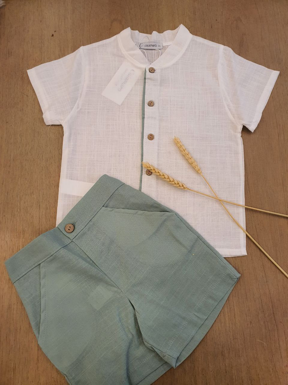 COMPLETO CAMICIA BIANCA E SHORTS VERDE CALAMARO