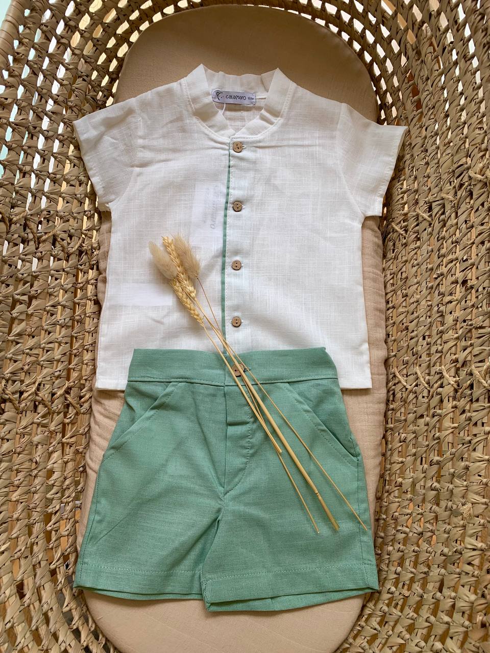 COMPLETO CAMICIA BIANCA E SHORTS VERDE