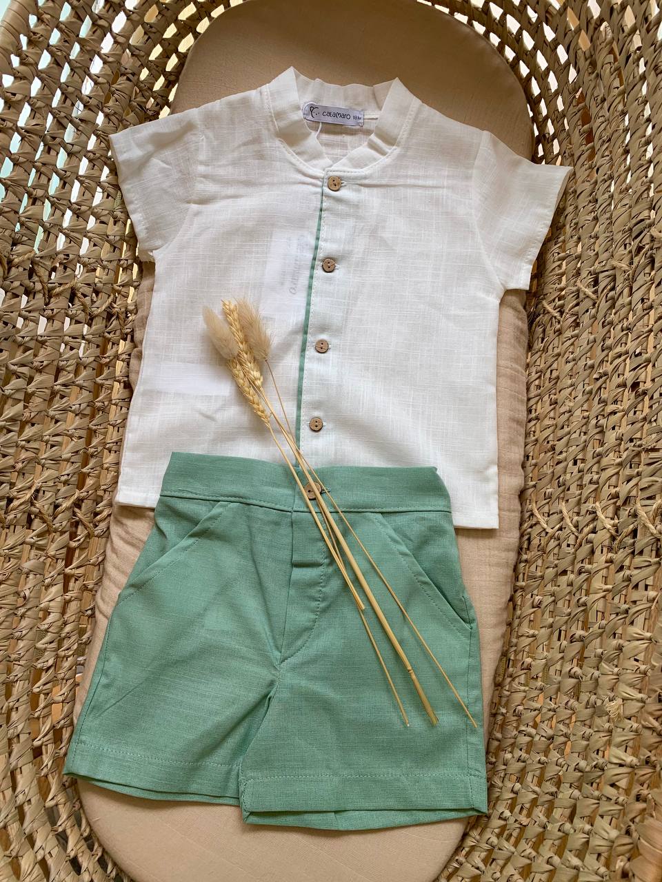 COMPLETO CAMICIA BIANCA E SHORTS VERDE