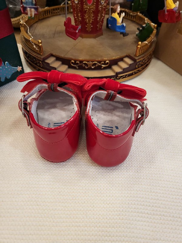 SCARPA ROSSA LUCIDA CON FIOCCO INDICE