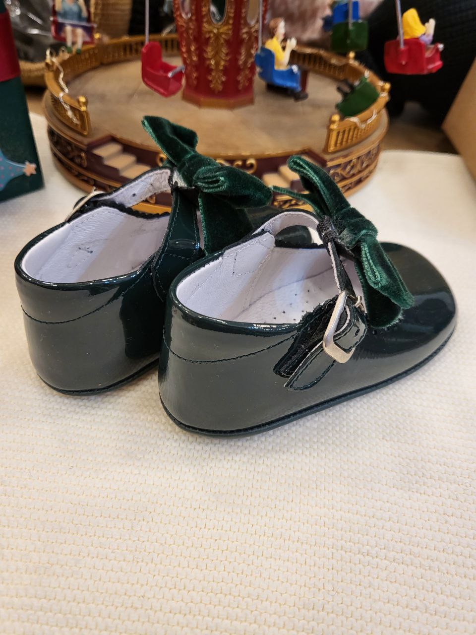 SCARPA VERDE LUCIDA CON FIOCCO INDICE