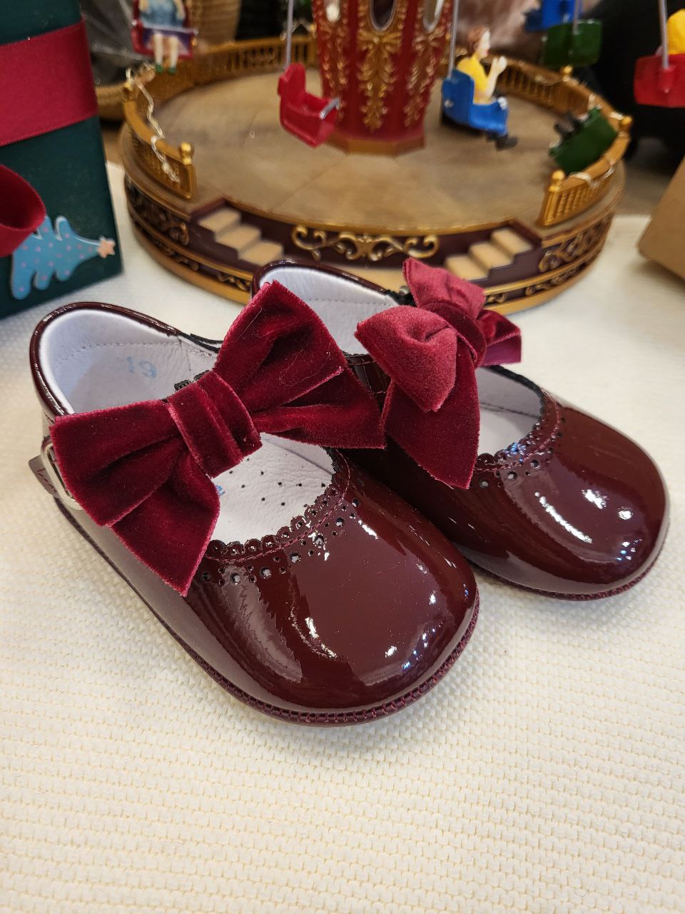 SCARPA LUCIDA BORDEAUX CON FIOCCO INDICE