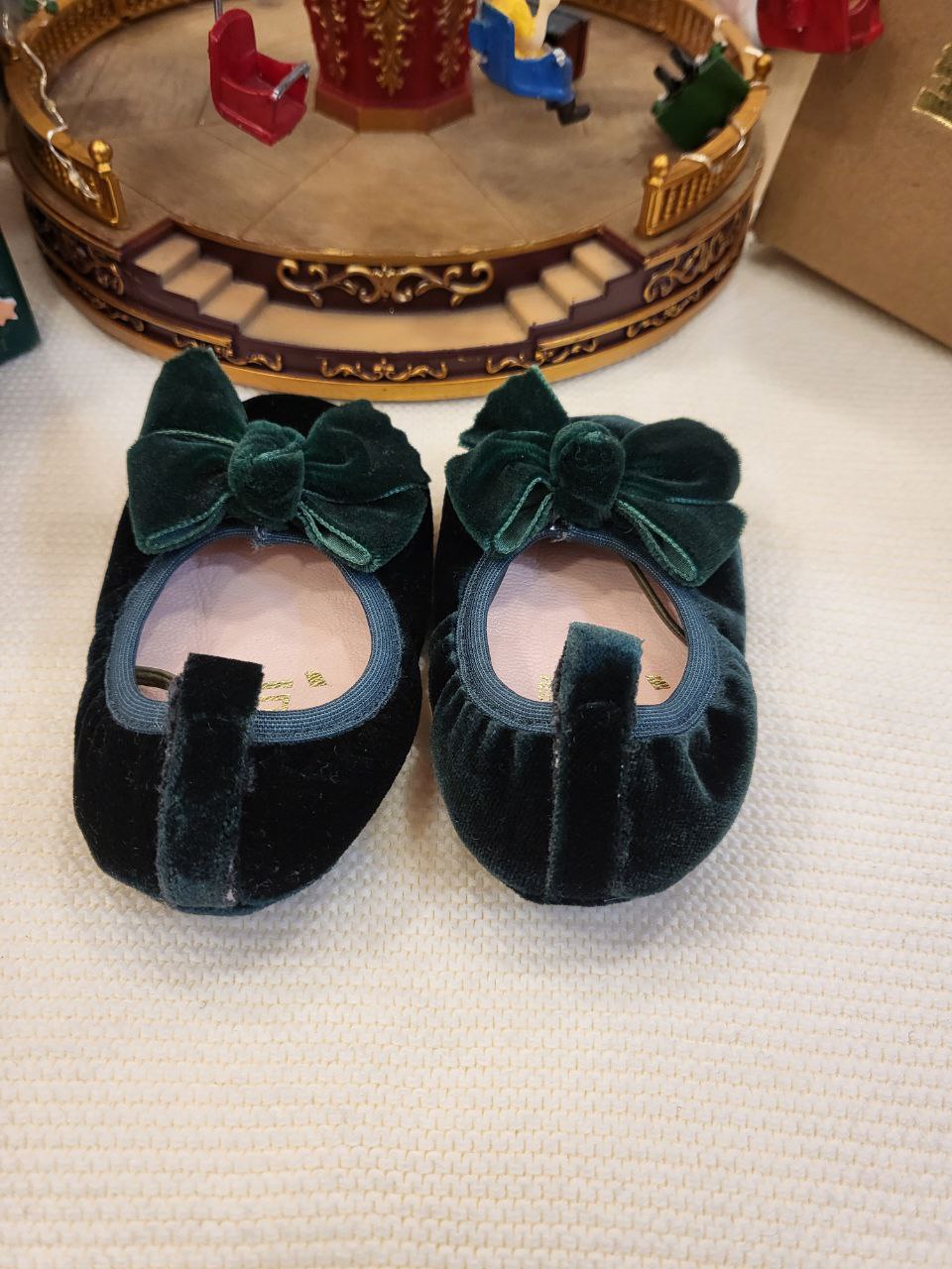 BAMBOLINA IN CAMOSCIO VERDE CON FIOCCO INDICE