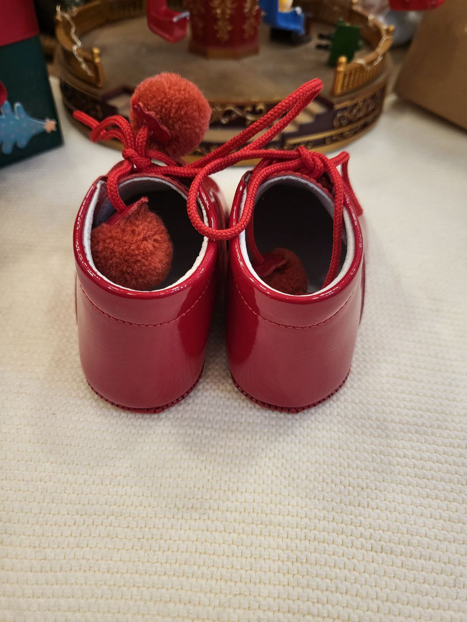 SCARPINA ROSSA LUCIDA CON PON PON INDICE