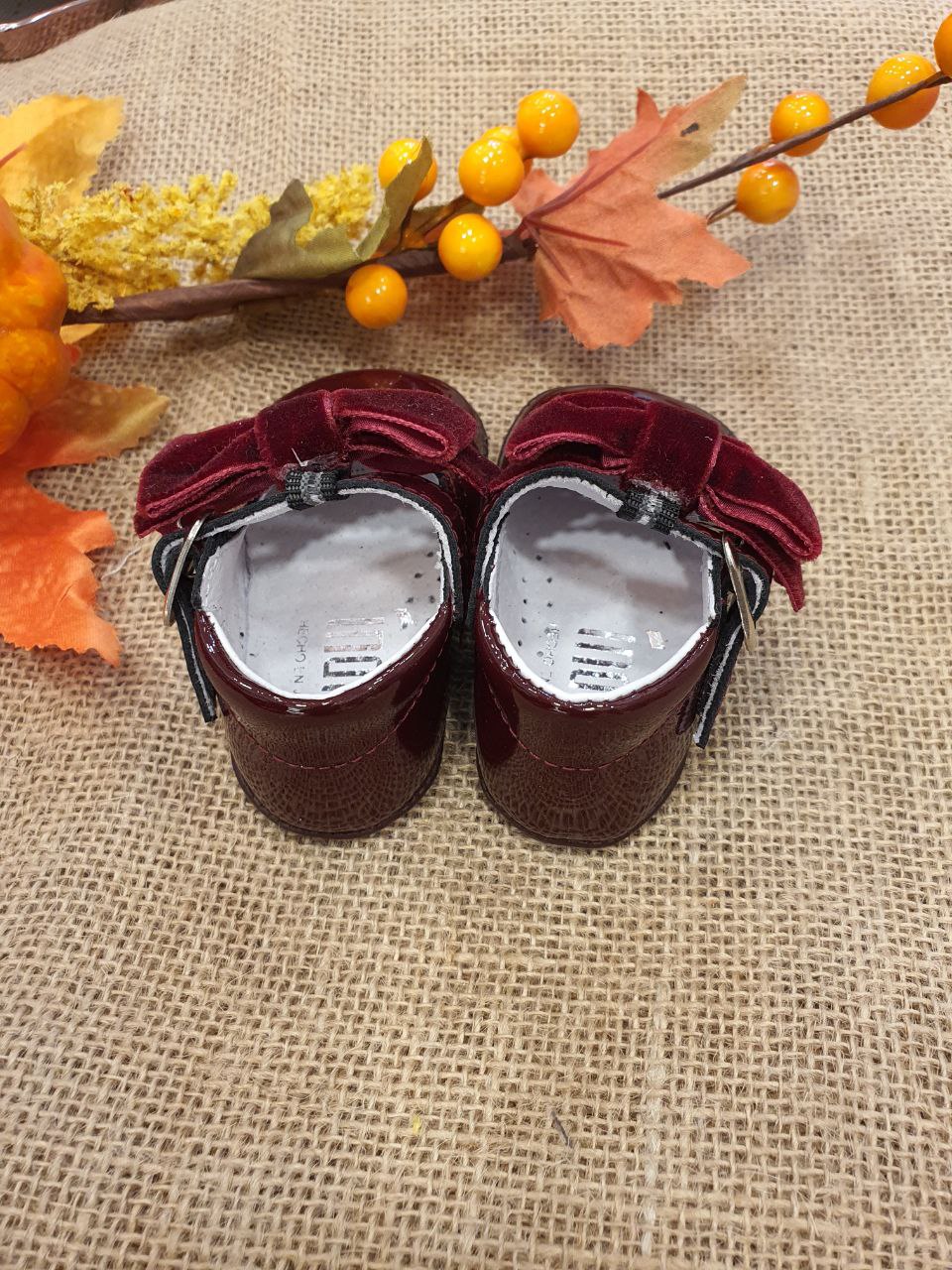 BAMBOLINA LUCIDA CON FIOCCO BORDEAUX IN VELLUTO INDICE