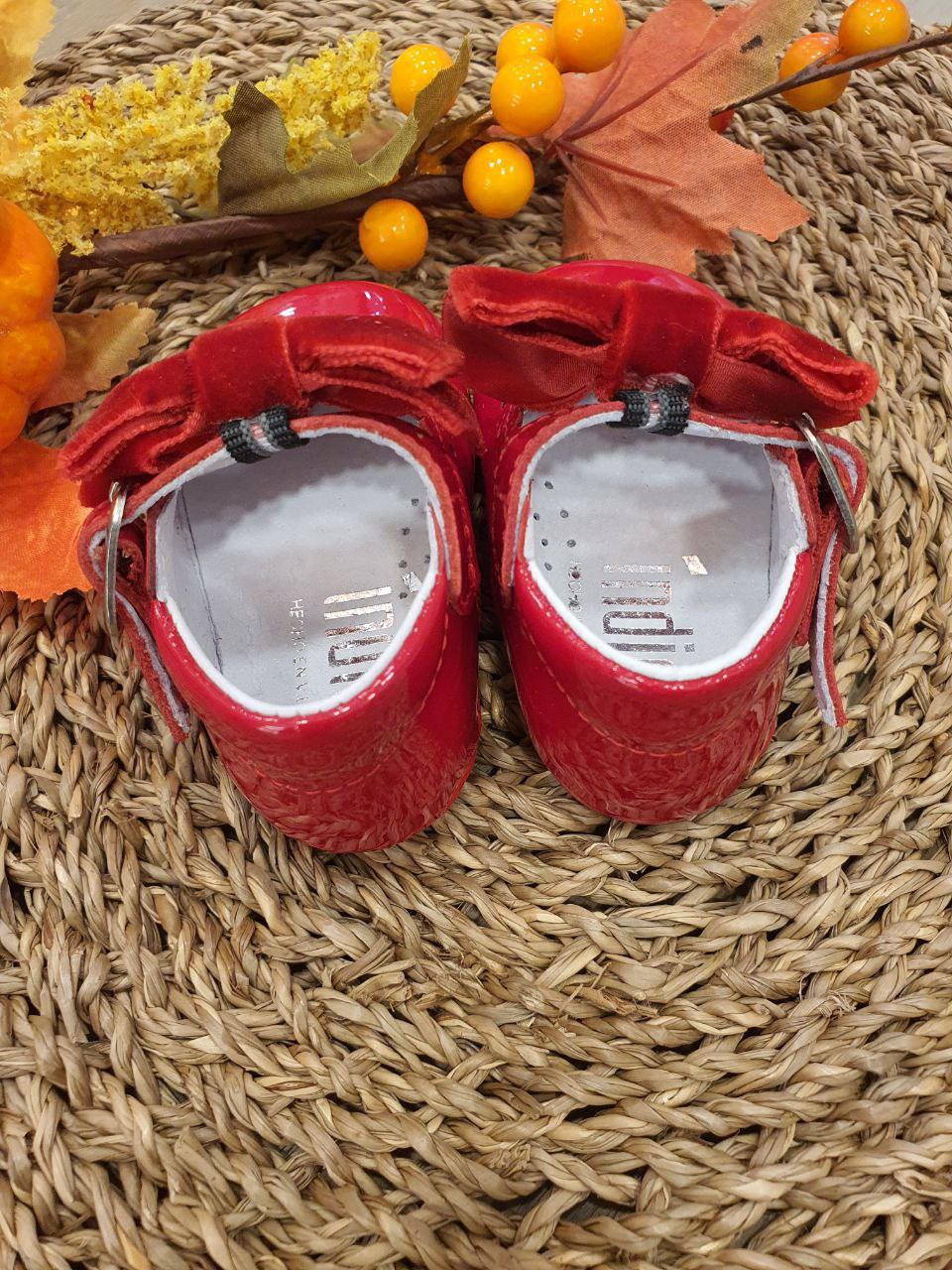 BAMBOLINA LUCIDA CON FIOCCO IN VELLUTO ROSSO INDICE