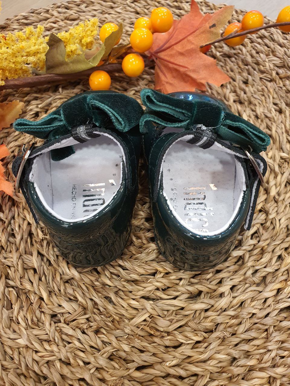 BAMBOLINA LUCIDA CON FIOCCO IN VELLUTO VERDE INDICE