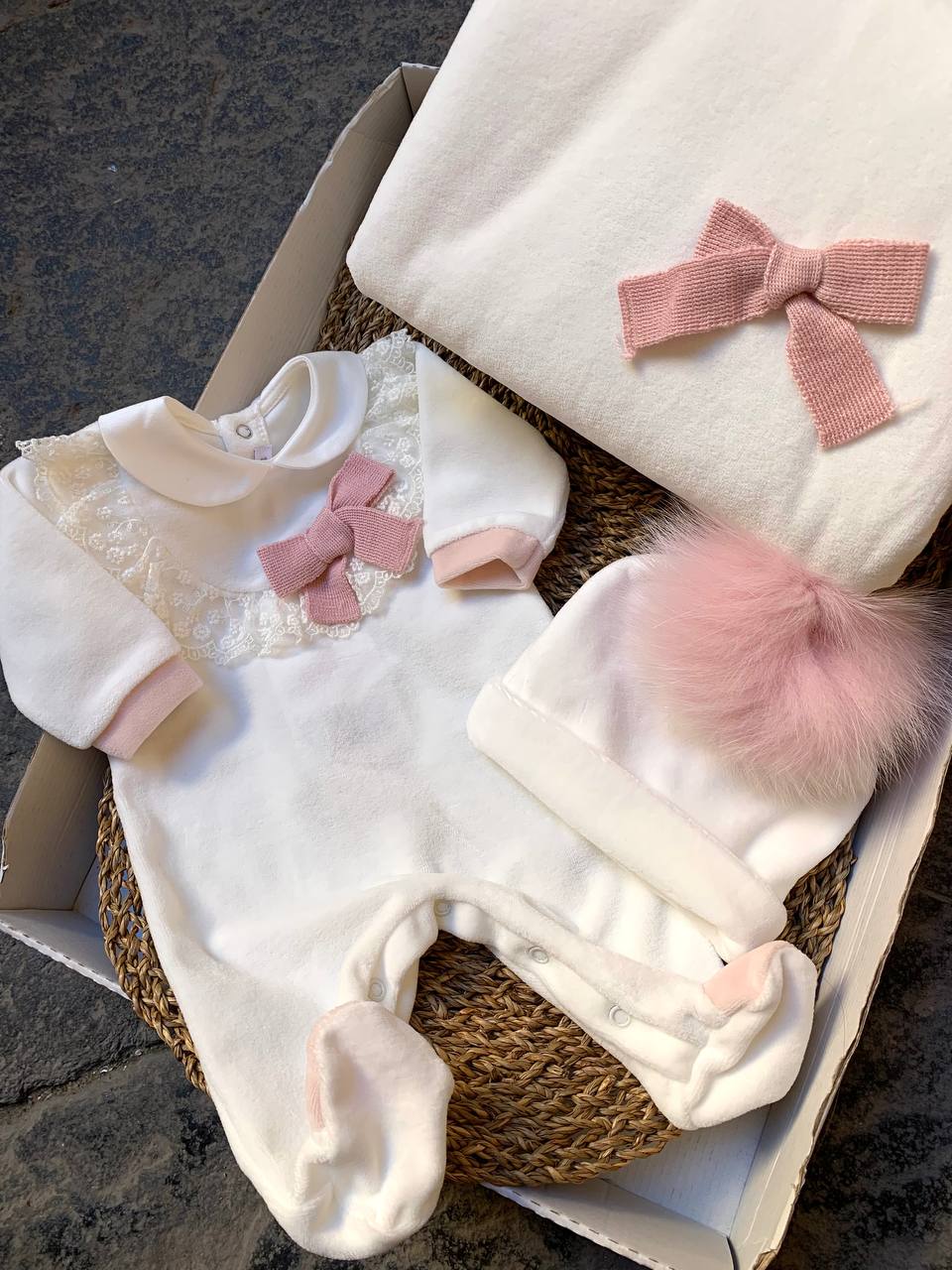 Coordinato nascita MERLETTO PANNA E ROSA CIPRIA TETO E TATTA