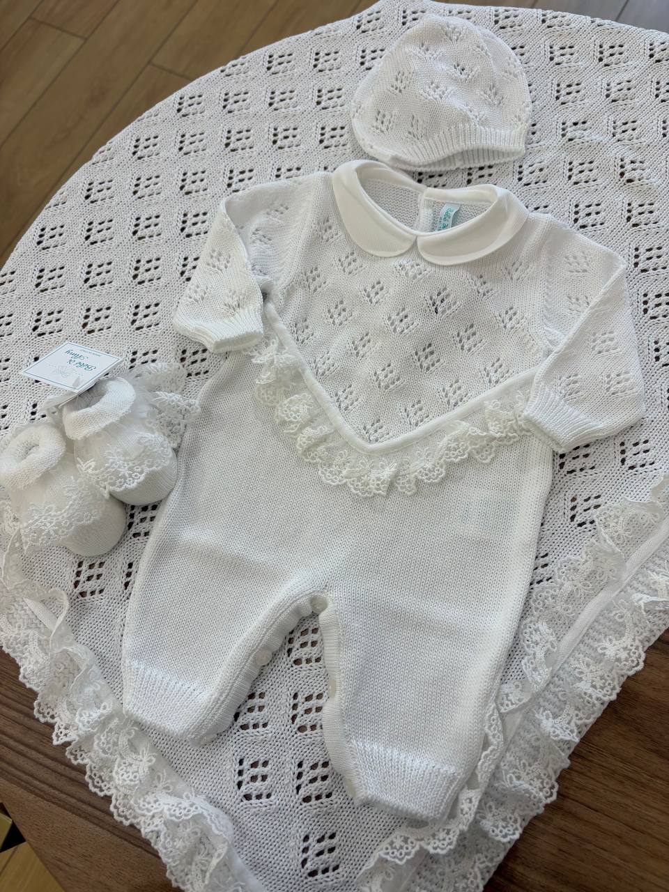 TUTINA, CAPPELLINO E SCARPINE RICAMO D'AMORE BIANCO BEBÉ DI ALMY