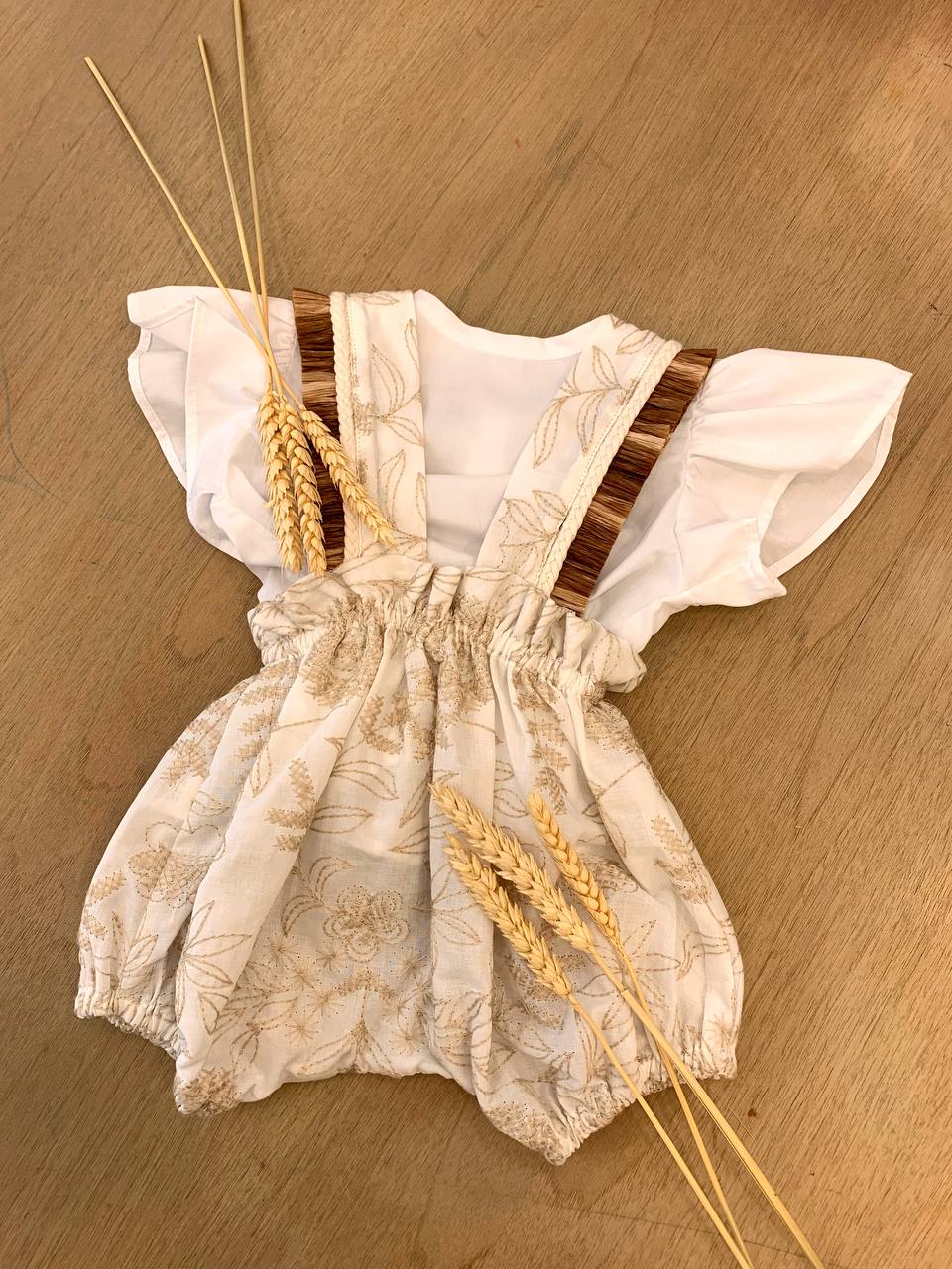 SALOPETTE CON BRATELLE IN PAGLIA ECRU BABY COCO ET MAMA