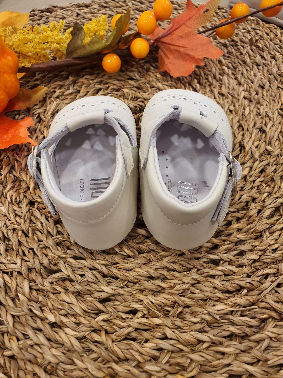 OCCHIELLO CON RICAMI PANNA INDICE