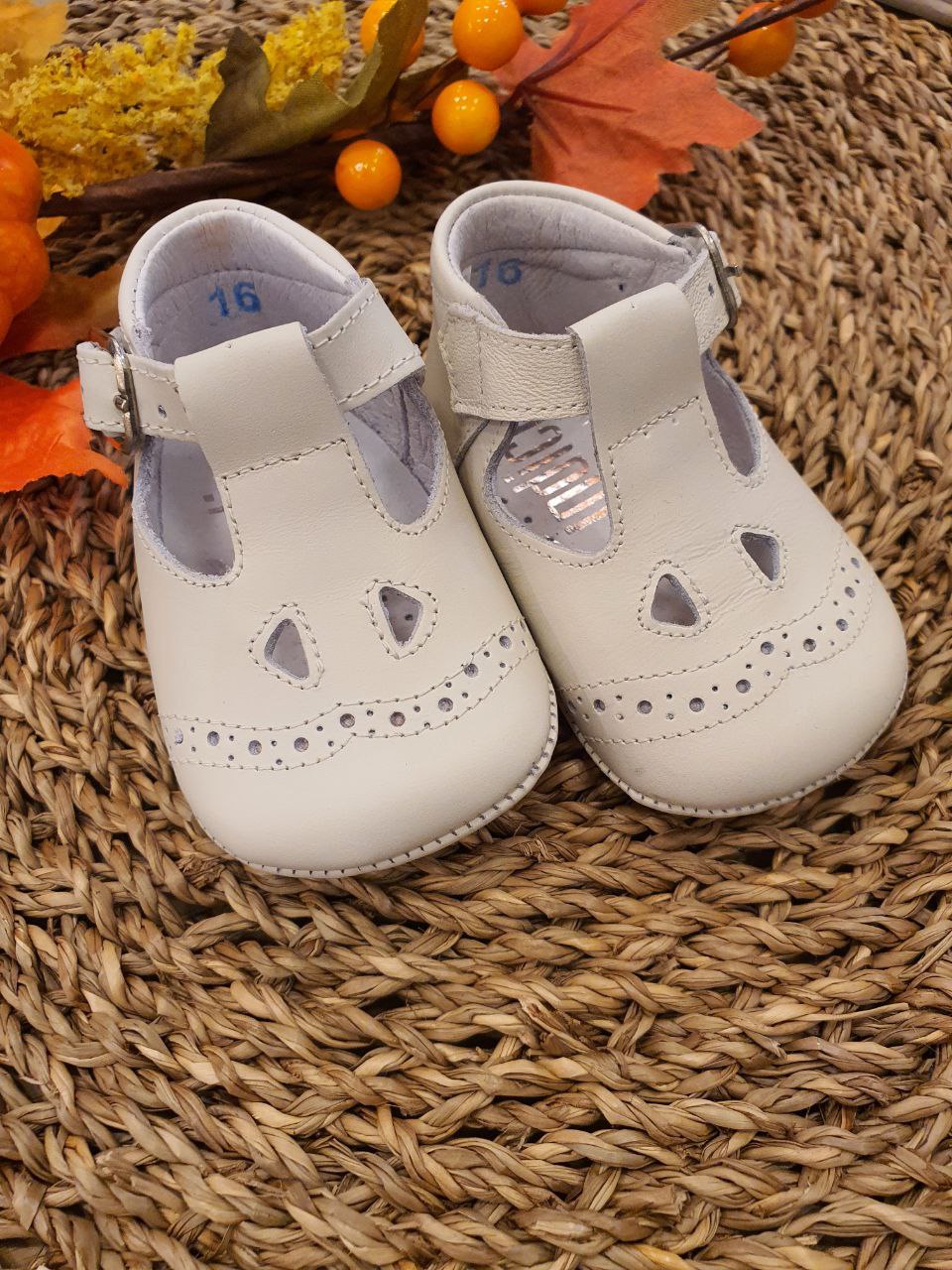 OCCHIELLO CON RICAMI PANNA INDICE