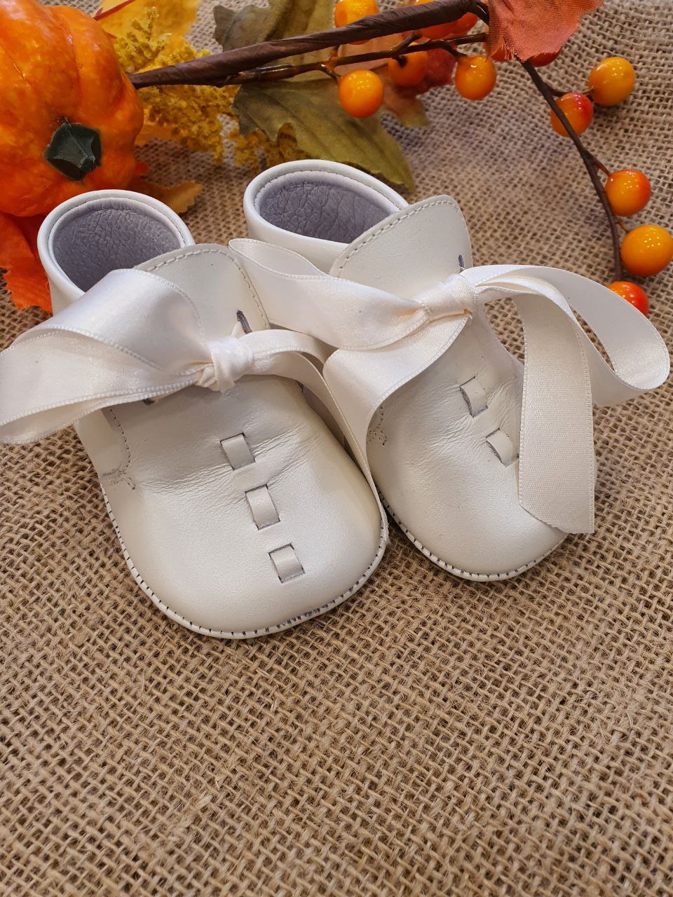 SCARPINA PERLATA CON LACCI IN RASO PANYNO