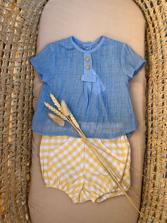 COMPLETO CAMICETTA IN LINO AZZURRO E SHORTS A QUADRETTI GIALLO DEL SUR se