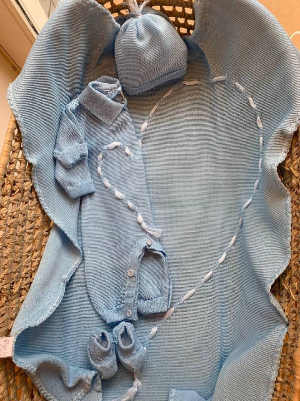 COORDINATO CUORE CELESTE IN FILO PAPPA E LATTE