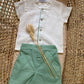 COMPLETO CAMICIA BIANCA E SHORTS VERDE