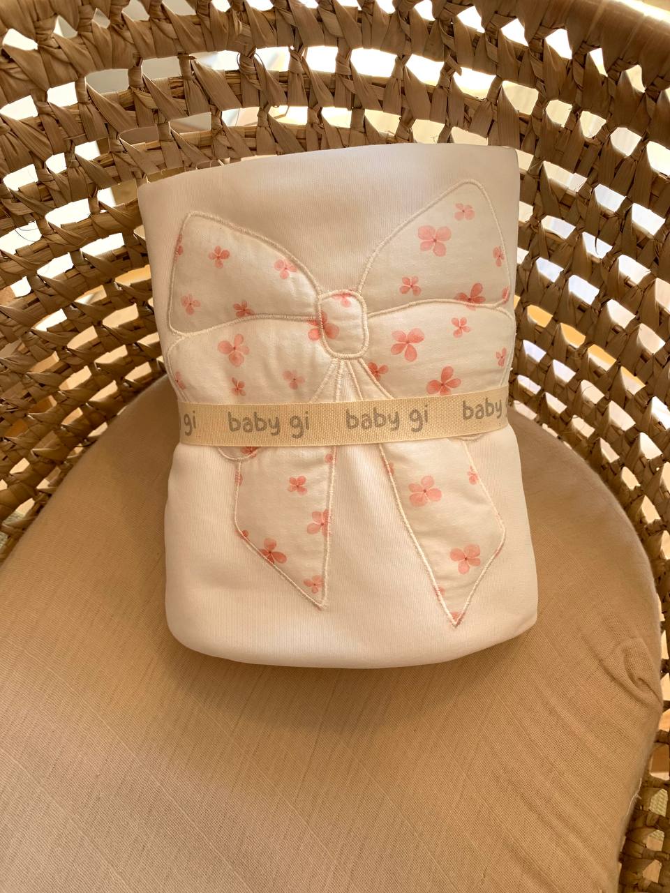 COPERTINA IN COTONE CON FIOCCO BABY GI