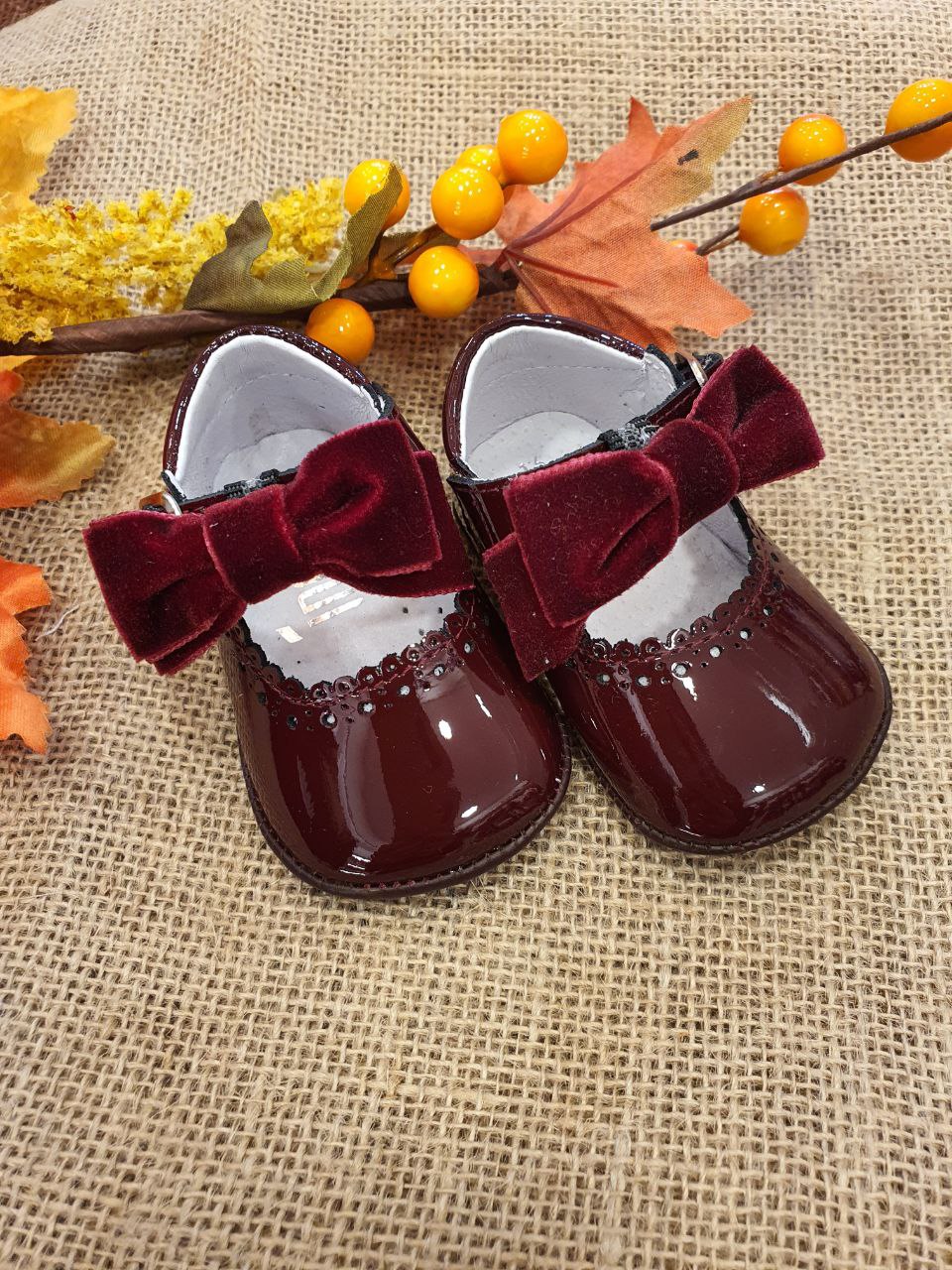 BAMBOLINA LUCIDA CON FIOCCO BORDEAUX IN VELLUTO INDICE