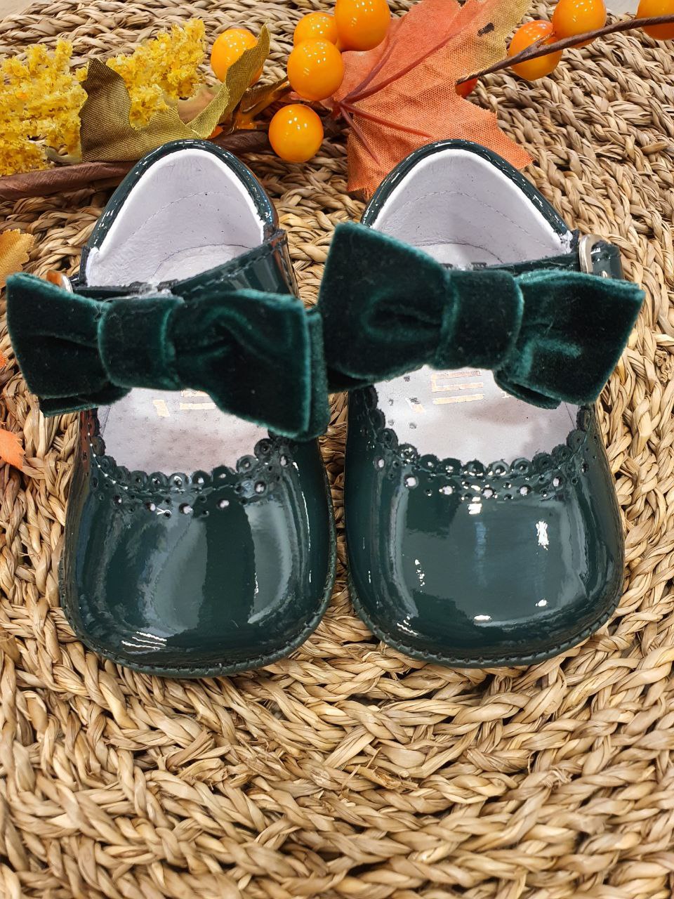 BAMBOLINA LUCIDA CON FIOCCO IN VELLUTO VERDE INDICE