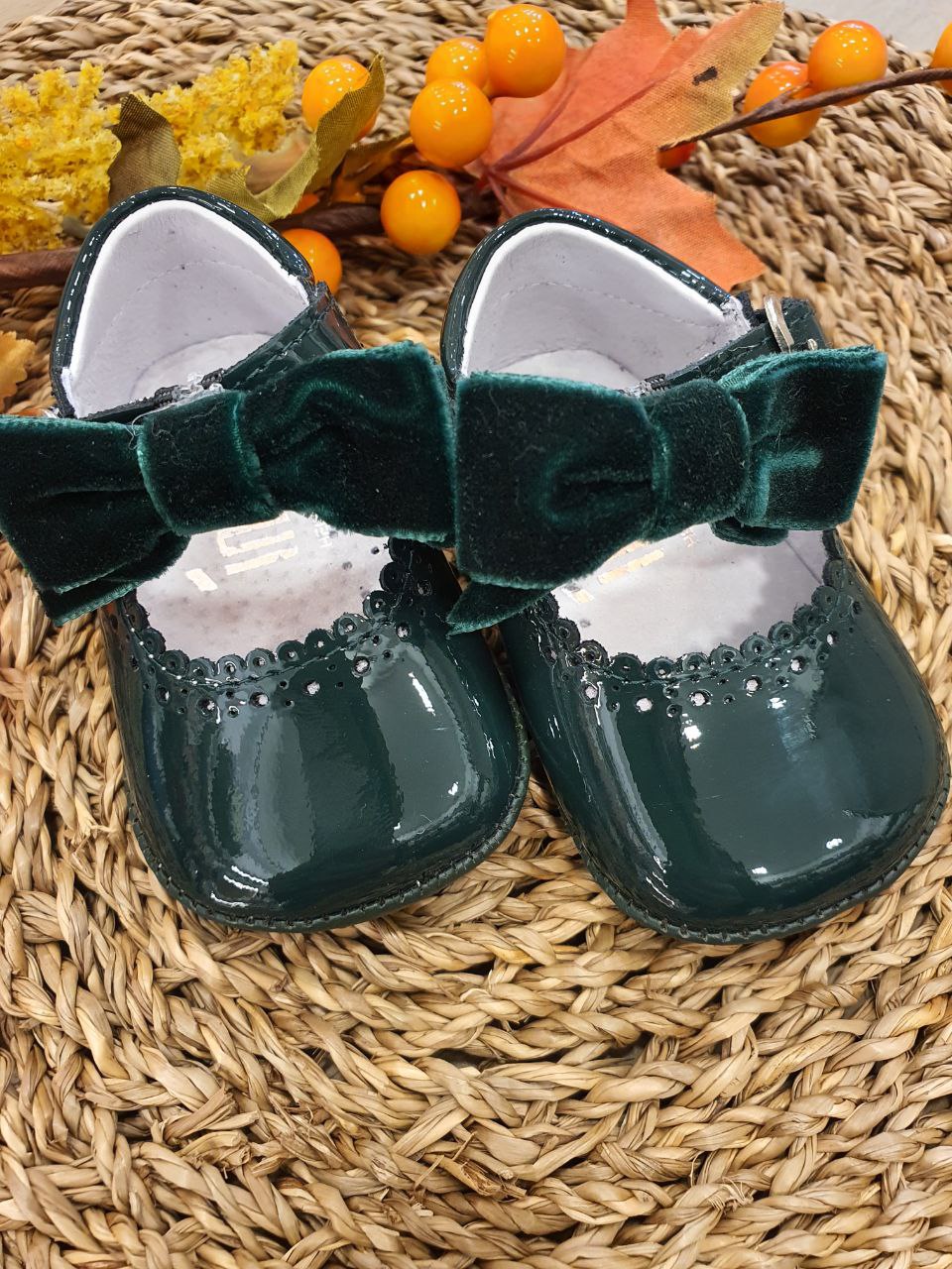 BAMBOLINA LUCIDA CON FIOCCO IN VELLUTO VERDE INDICE