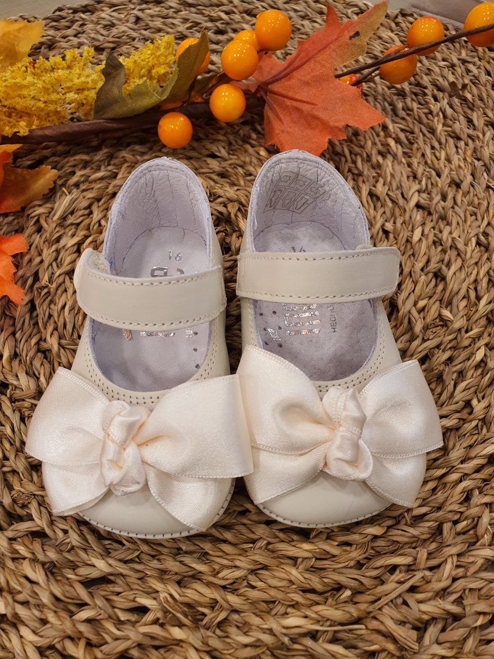 BAMBOLINA CON FIOCCO IN TESSUTO BEIGE INDICE