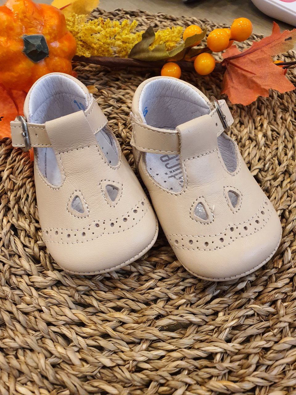 OCCHIELLO SABBIA CON RICAMI INDICE