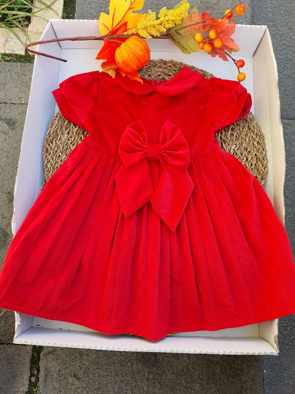 ABITO FIOCCO ROSSO