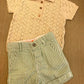 Completo polo traforata e shorts a righe