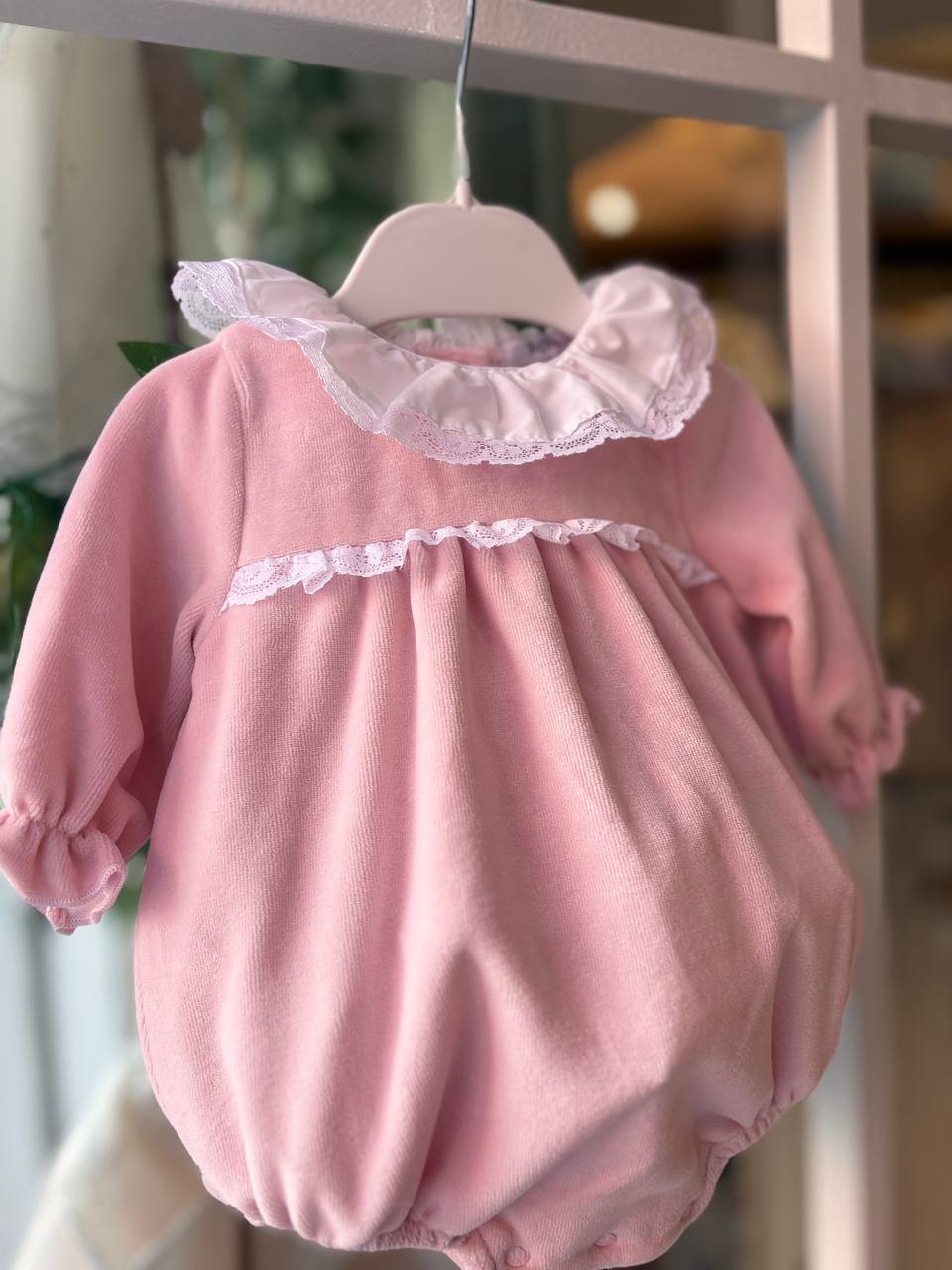 Pagliaccetto rosa con pizzo