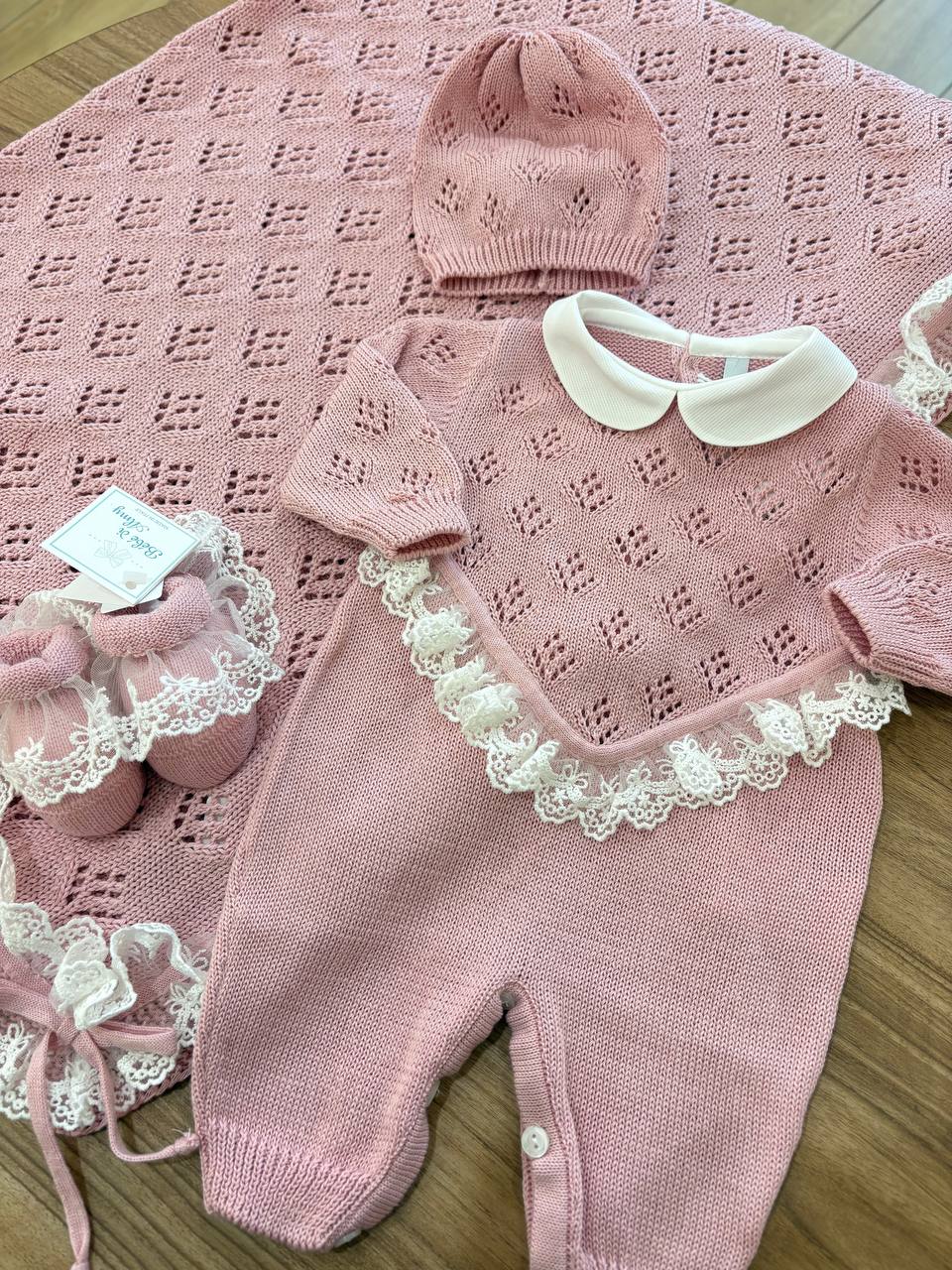 TUTINA, CAPPELLINO E SCARPINE RICAMO D'AMORE ROSA ANTICO BEBÉ DI ALMY