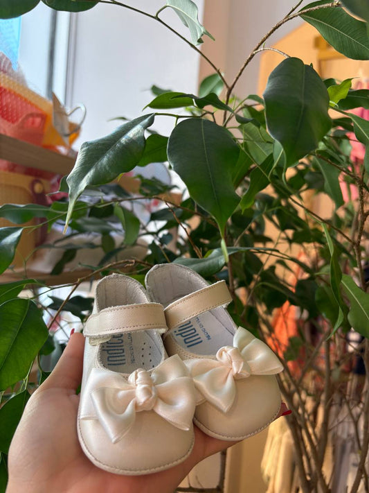 BAMBOLINA CON FIOCCO IN TESSUTO BEIGE INDICE CULLA