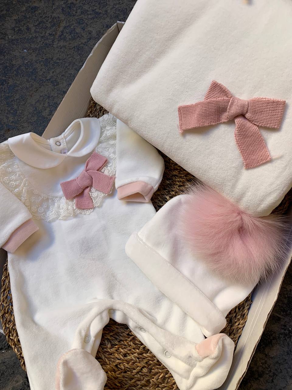 Coordinato nascita MERLETTO PANNA E ROSA CIPRIA TETO E TATTA
