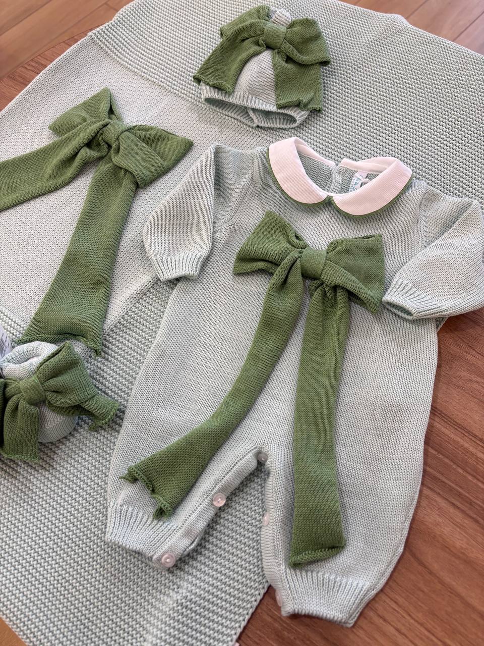 TUTINA, CAPPELLINO E SCARPINE MENTA BEBÉ DI ALMY
