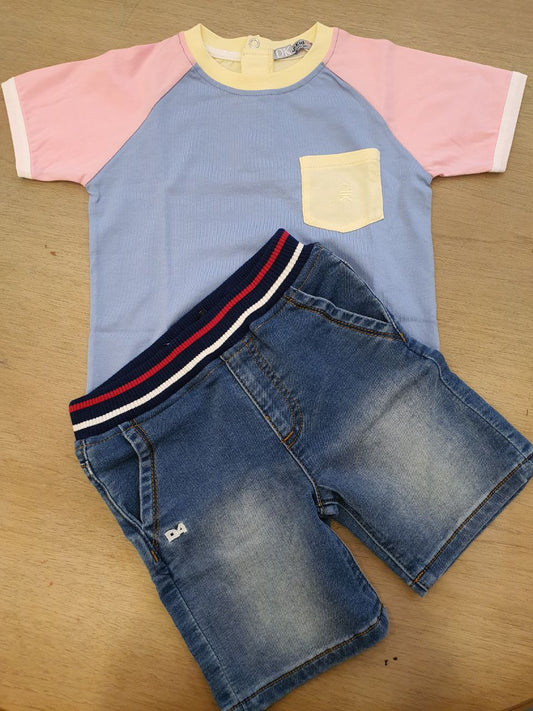 Completo t-shirt tricolore e shorts