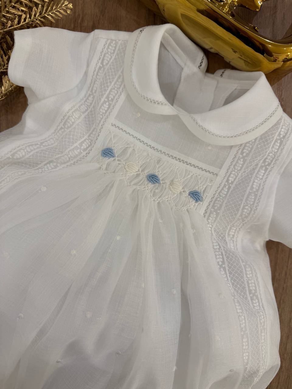 PAGLIACCETTO BATTESIMALE PUNTO SMOCK BIANCO E CELESTE CHARO