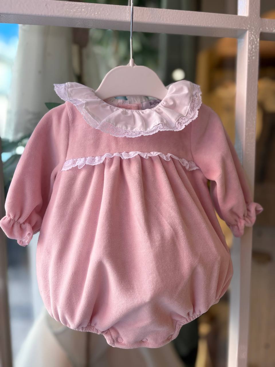 Pagliaccetto rosa con pizzo