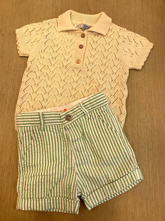 Completo polo traforata e shorts a righe