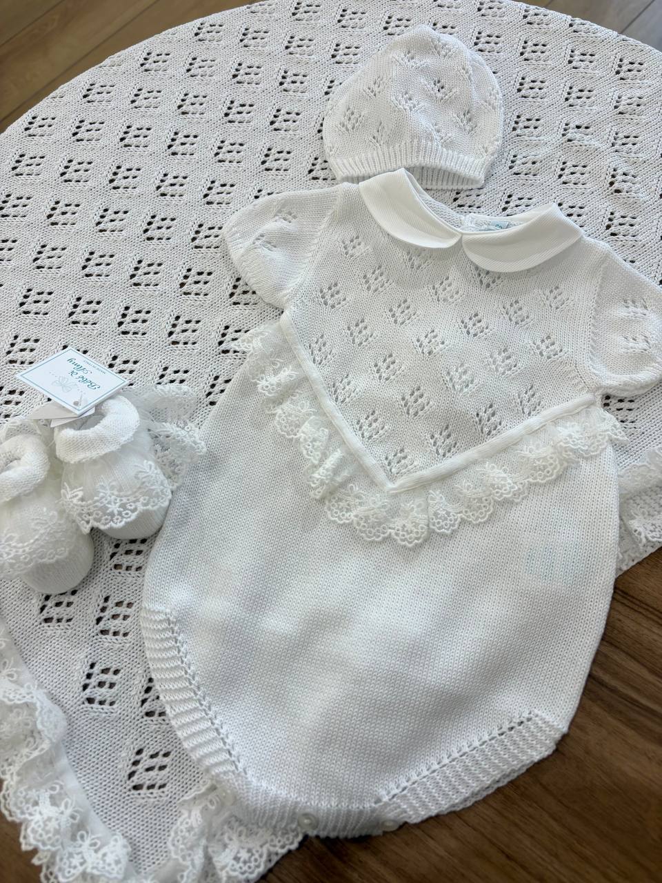 TUTINA, CAPPELLINO E SCARPINE RICAMO D'AMORE BIANCO BEBÉ DI ALMY