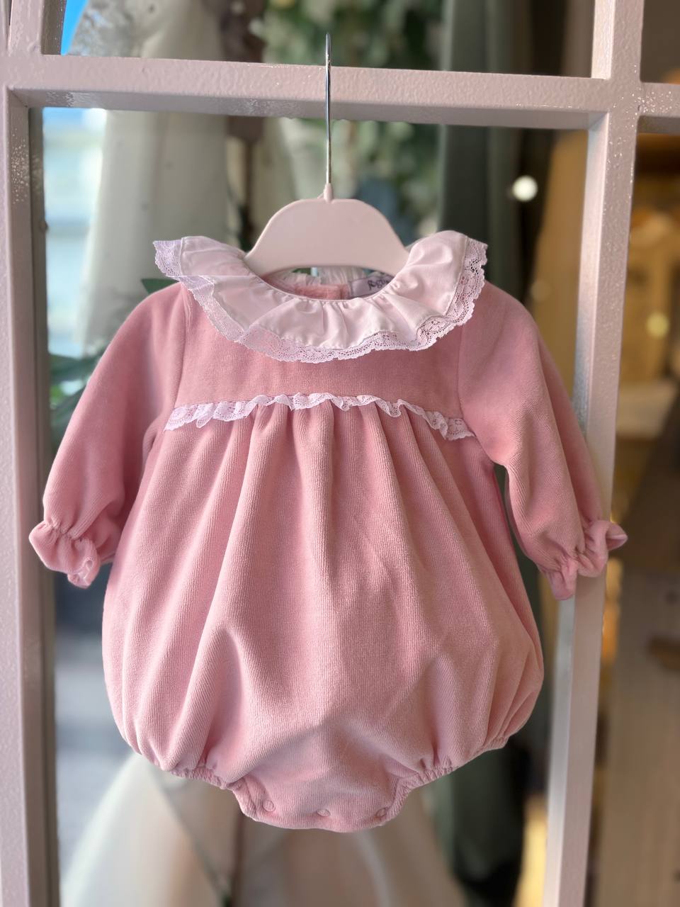 Pagliaccetto rosa con pizzo
