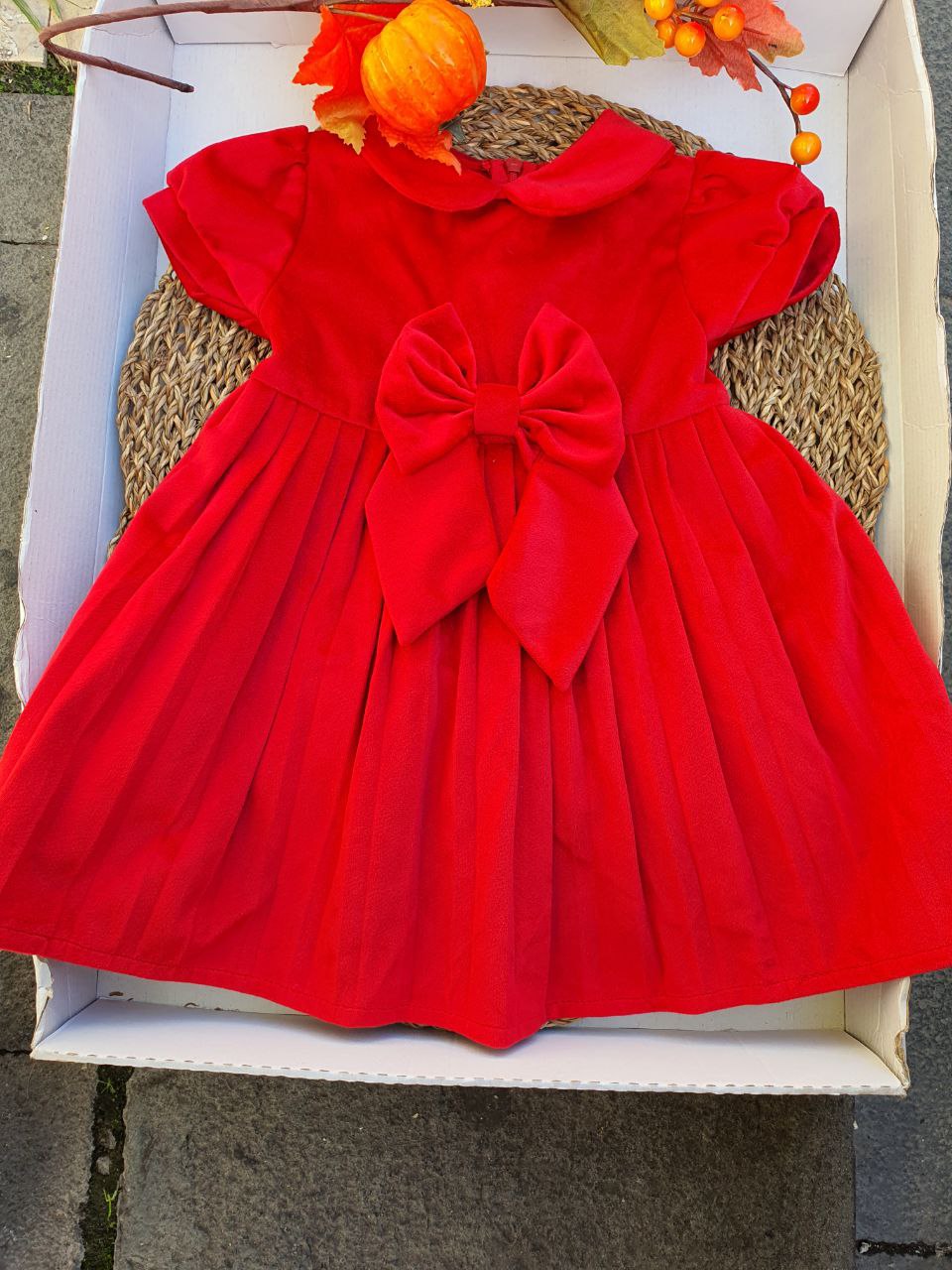 ABITO FIOCCO ROSSO